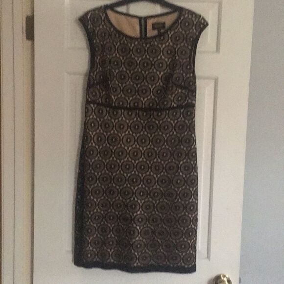 NEW Laundry by Shelli Segal Lace Sheath Dress 8 - Picture 2 of 8